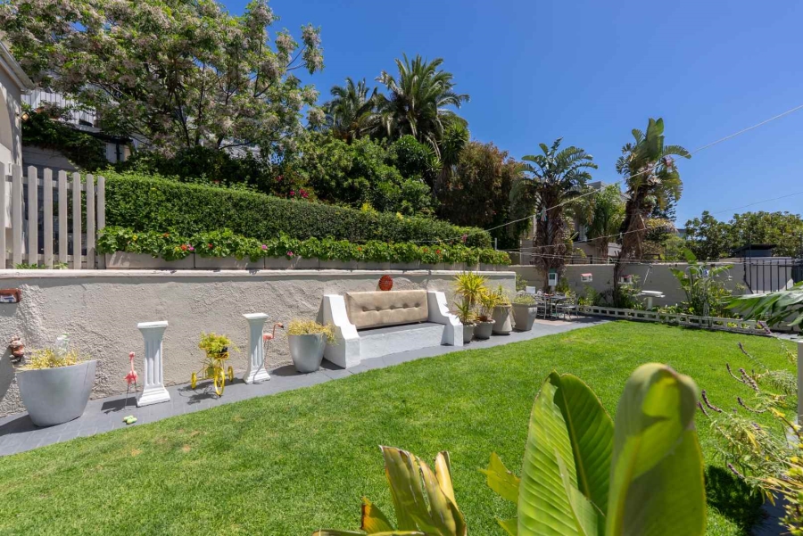 5 Bedroom Property for Sale in Green Point Western Cape